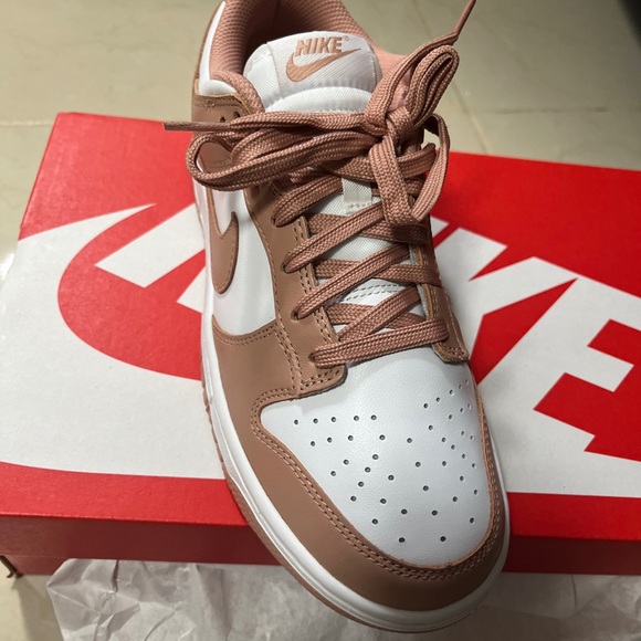 white rose dunk low - Picture 2 of 3